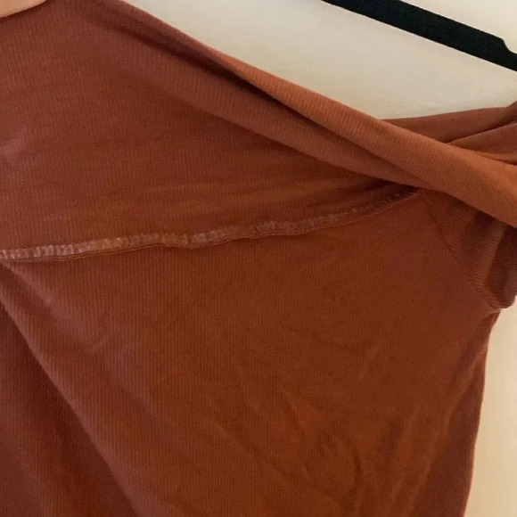 Cotton On Staple Rib Off The Shoulder Sleeve Blouse Top Dark Sepia Pink S NWT - Picture 6 of 7